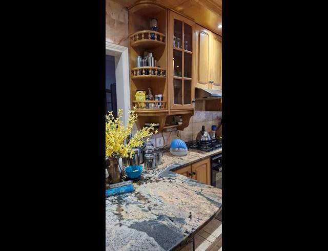 6 BEDROOM HOUSE FOR SALE IN SELWYN